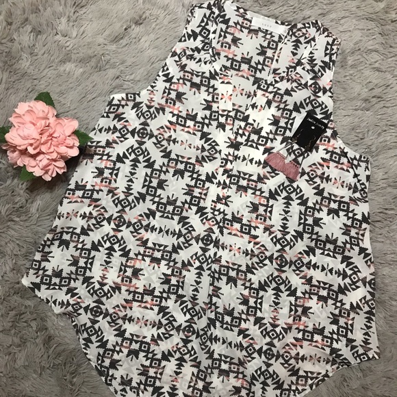 1 LEFT!!! Beautiful tribal print tank top/blouse. - Picture 3 of 4